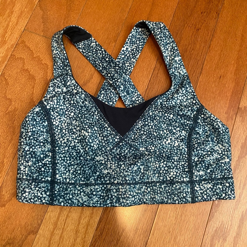 Lululemon sports bra